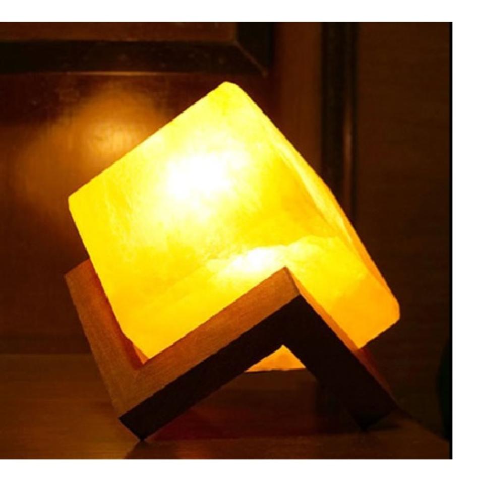 Slika SLANA LAMPA ''BRILIGHT'' KOCKA SA DRVENIM POSTOLJEM 2.5KG 
